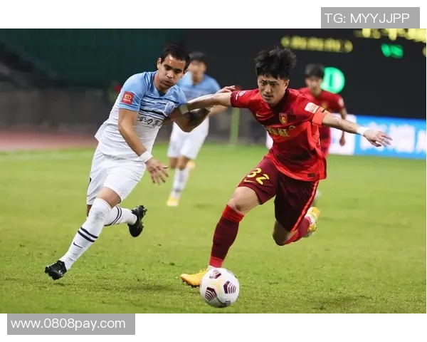 广州城足球奋勇争先展现团队精神助力城市文化传承与发展