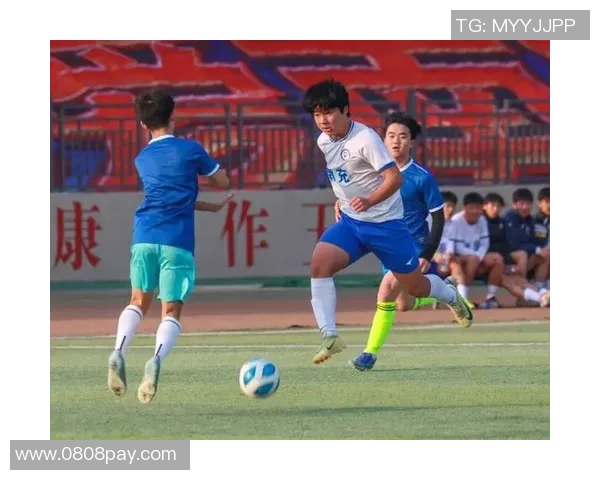 拔了足球的那一刻我们的青春与梦想交织的回忆