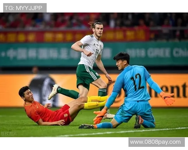 足球过招技巧大揭秘从基础到进阶全面提升你的球技与战术意识 足球过招技巧大揭秘从基础到进阶全面提升你的球技与战术意识