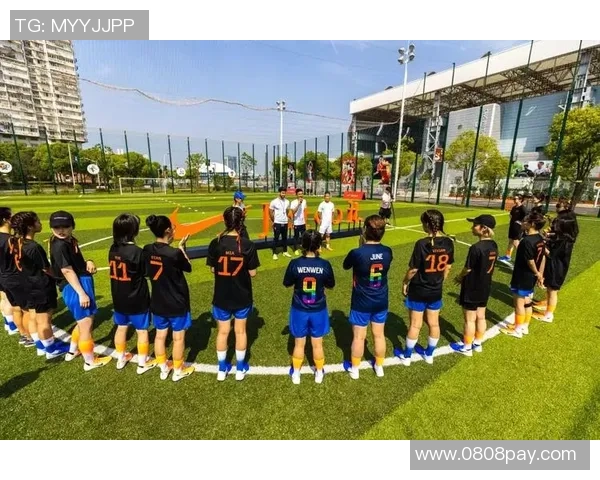 韩霞足球:引领女性足球新风潮,助力青少年成长与梦想实现 韩霞足球:引领女性足球新风潮,助力青少年成长与梦想实现